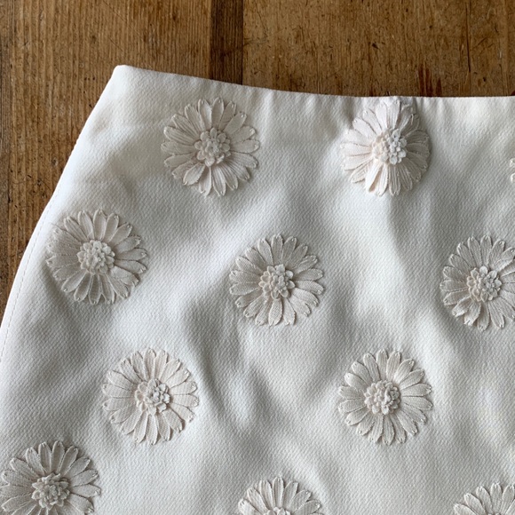 Valentino White Floral Silk Wool Mini Skirt - Picture 2 of 16